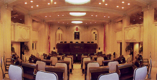 Salón de Plenos del Parlamento de Navarra desde 1984 hasta 2002, en la avenida de Carlos III.