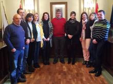 Representantes municipales de Arguedas, Cadreita, Milagro, Valtierra y Villafranca, junto a la Presidenta del Parlamento de Navarra 