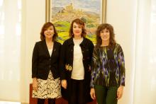 De izqda. a dcha. Mª Esteer Arizmendi, Ainhoa Aznárez y Pili Yoldi, nueva Presidenta del Consejo de la Transparencia de Navarra