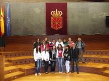 Estudiantes del IES Pedro de Ursúa, en el Salón de Plenos