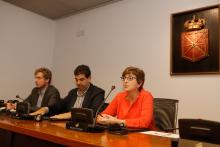 Isabel Aranburu (Geroa Bai), presidenta, Luis Casado (UPN), vicepresidente, Maiorga Ramírez (EH Bildu), secretario