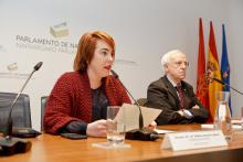 Ainhoa Aznárez Igarza, Presidenta del Parlamento, y Gregorio Monreal, presidente de la Fundación para el Estudio del Derecho Histórico y Autonómico de Vasconia