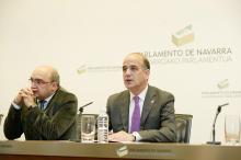 Alberto Catalán, durante su intervención, junto a José Tudela, presidente de la Fundación Giménez Abad