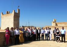 Parlamentarios, autoridades locales y técnicos del Gobierno y EDER en la parte superior del Castillo de Marcilla