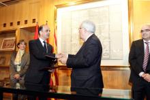 Catalán y Biel, tras la firma del convenio de colaboración en el Palacio de la Aljafería