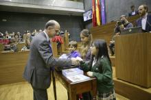 El Presidente, Alberto Catalán, recogiendo su ejemplar de la CDN