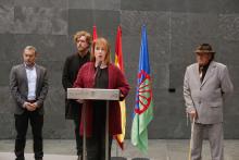 Ainhoa Aznárez, Presidenta del Parlamento, Maiorga Ramírez, Secretario, Miguel Laparra, Consejero de Derechos Sociales