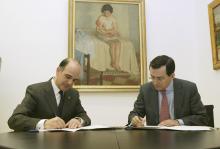 Alberto Catalán y Ángel Gómez Montoro, en la firma del Convenio para 2012