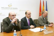 José Tudela, secretario general de la Fundación Giménez Abad, Alberto Catalán, y José Luis Barbería, redactor de 'El País'