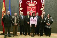 La Presidenta, Elena Torres, junto a los presidentes de las Casas Regionales que han asistido al acto