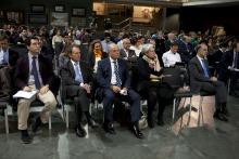Alberto Catalán, Presidente del Parlamento, junto a miembros del Gobierno y el Rector de la UPNA