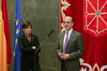 Alberto Catalán, Presidente del Parlamento, Eloísa Ramírez, Vicerrectora de la UPNA