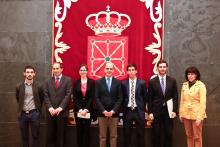 Alberto Catalán, Presidente del Parlamento de Navarra, con los premiados