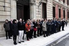 Alberto Catalán ha encabezado la concentración silenciosa en un receso del Pleno