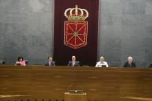 El Presidente, Alberto Catalán, junto al resto de miembros de la Mesa
