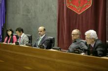 Maite Esporrín, Samuel Caro (T.P. SN), Alberto Catalán, Parlamentuko Presidentea, Txentxo Jiménez (G.P. Aralar-Nabai), Koldo Amezketa (T.P. Bildu)