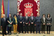 Alberto Catalán, junto a Parlamentarios y directivos de la Asociación de Periodistas de Navarra