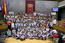 Alberto Catalán, con los 170 escolares que han participado