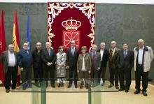 Alberto Catalán, con los profesores mercantiles, en la Sala Institucional