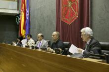 Mesa del Parlamento. Maite Esporrín, Samuel Caro, Alberto Catalán, Txentxo Jiménez, Koldo Amezketa (i-d)