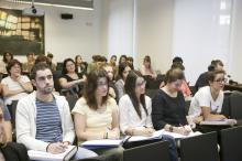 Estudiantes de la Universidad de Navarra asistentes a la conferencia