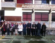 Los Parlamentarios, junto al equipo directivo del IES Amazabal