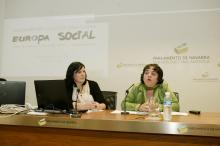 Carmen Burgui, secretaria técnica de la Red de Lucha contra la Pobreza, Myriam Gómez, representante de la Red Navarra en la EAPN