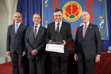 De izquierda a derecha, el presidente del Parlamento, el rector, Gervasio Sánchez y el presidente de la Fundación Brunet.