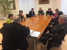 La familia de Pablo Ibar en la reunión mantenida con la Comisión de Convivencia y Solidaridad Internacional.