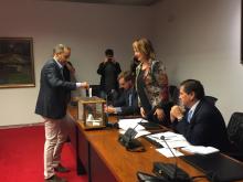 Ainhoa Aznárez en la constitución de la Comisión de Relaciones Ciudadanas e Institucionales
