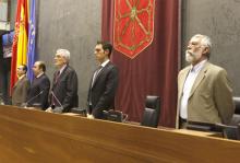 Mesa de Edad de la sesión constitutiva de la VIII Legislatura, con Koldo Amezketa, Eloy Villanueva y Sergio Sayas