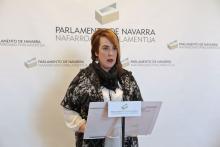La Presidenta del Parlamento, Ainhoa Aznárez, dando lectura a las declaraciones aprobadas